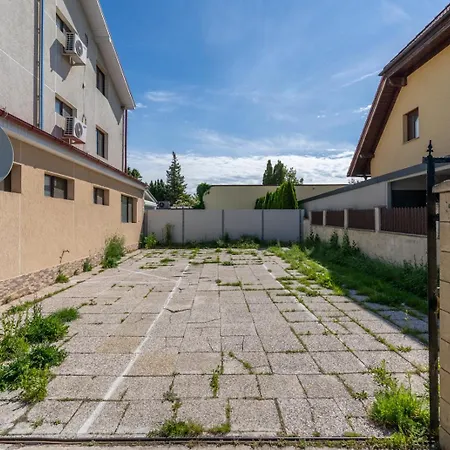 Faraway Near Vienna Airport With Anytime Self Check In Apart-hotel 3*