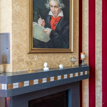 Faraway Near Vienna Airport With Anytime Self Check In 3*