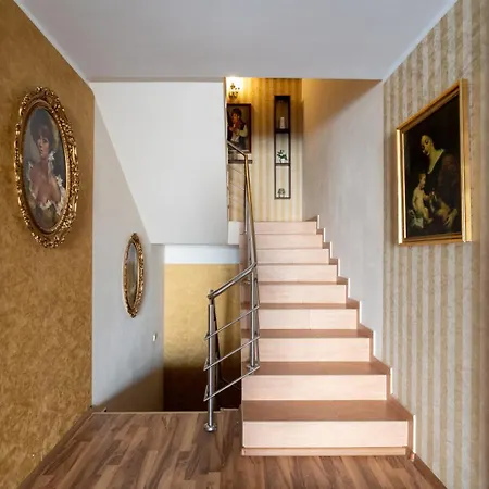 Faraway Near Vienna Airport With Anytime Self Check In