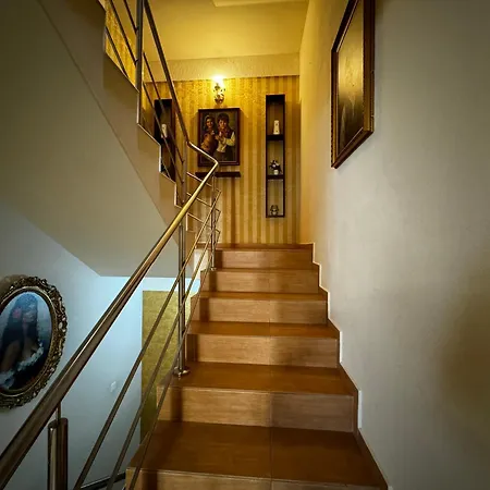 Faraway Near Vienna Airport With Anytime Self Check In 3*