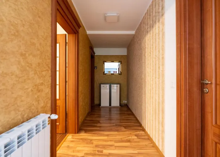 Faraway Near Vienna Airport With Anytime Self Check In